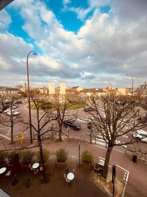 L'Escale Versailles Paris G/W/N Extérieur photo